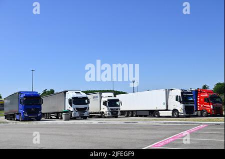 Italia. Giugno 14, 2022. Sosta di riposo sull'autostrada in Italia Foto Stock