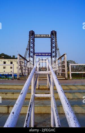 Anand Mohan Mathur Jhula Pul è un ponte pubblico pedonale sospeso a Indore, Madhya Pradesh, India. Foto Stock