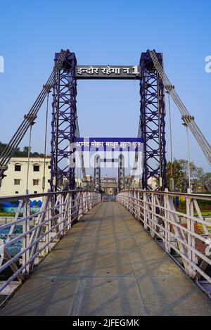 Anand Mohan Mathur Jhula Pul è un ponte pubblico pedonale sospeso a Indore, Madhya Pradesh, India. Foto Stock