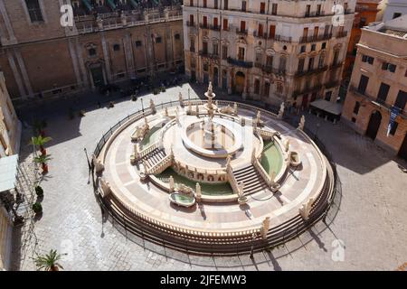 Palermo, Sicilia (Italia): Fontana Pretoria (Fontana Pretoria), sito barocco in Piazza Pretoria o anche conosciuta come piazza della vergogna Foto Stock
