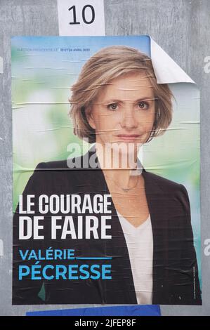 Elezioni presidenziali francesi 2022. "Il coraggio di farlo". Poster della campagna per il candidato conservatore repubblicano Valérie Pécresse. Democrazia, Francia. Foto Stock