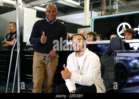 Anthony Hamilton e Nicolas Hamilton, ritratto durante la Formula 1 Lenovo Gran Premio di Gran Bretagna 2022, 10th round del Campionato del mondo di Formula uno 2022 della FIA, sul circuito di Silverstone, dal 1 al 3 luglio 2022 a Silverstone, Regno Unito - Foto DPPI Foto Stock