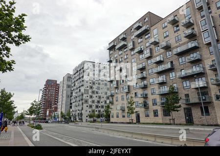 Aarhus, Danimarca. 10th giugno 2022. Edifici residenziali nel nuovo distretto di Aarhus Ø Credit: Kathrin Deckart/dpa/Alamy Live News Foto Stock