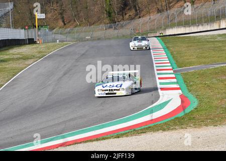 Scarperia, 3 aprile 2022: BMW M1 Gr.5 24H le Mans anno 1981 del Team Italie-France VSD MB in azione durante il Mugello Classic 2022 sul circuito del Mugello Foto Stock