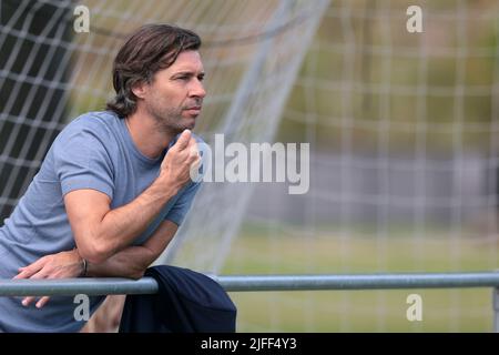 EINDHOVEN - Direttore tecnico John de Jong durante l'amichevole incontro tra PSV Eindhoven e Cercle Brugge al PSV Campus De Herdgang il 2 luglio 2022 a Eindhoven, Paesi Bassi. ANP JEROEN PUTMANS Foto Stock