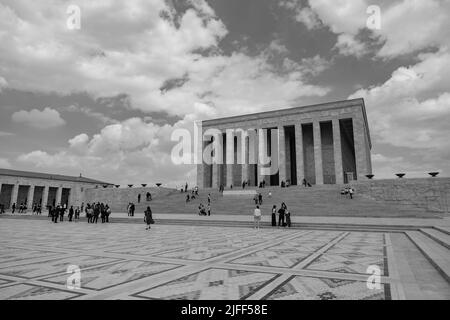 Vista monocromatica di Anitkabir ad Ankara. Mustafa Kemal Ataturk e 10th novembre o 10 Kasim foto di sfondo. Ankara Turchia - 5.16.2022 Foto Stock