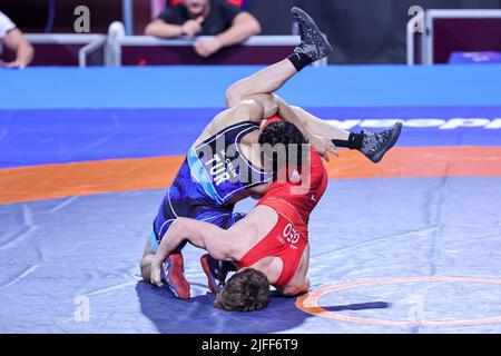 Matteo Pellicone, Roma, 02 luglio 2022, Luka Janezashvili (GEO) vs Mehmet Celik (TUR) FS 65kg nel corso dei Campionati europei U20 - Wrestling Foto Stock