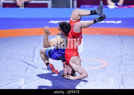 Matteo Pellicone, Roma, 02 luglio 2022, Luka Janezashvili (GEO) vs Mehmet Celik (TUR) FS 65kg nel corso dei Campionati europei U20 - Wrestling Foto Stock