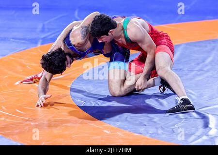 Roma, Italia. 02nd luglio 2022. SabIR Jafarov (AZE) vs Hayk Papikyan (ARM) FS 70kg durante i Campionati europei U20, Wrestling a Roma, Italia, luglio 02 2022 Credit: Independent Photo Agency/Alamy Live News Foto Stock