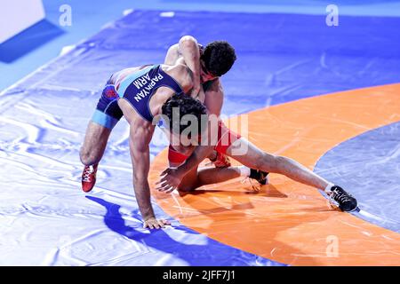 Roma, Italia. 02nd luglio 2022. SabIR Jafarov (AZE) vs Hayk Papikyan (ARM) FS 70kg durante i Campionati europei U20, Wrestling a Roma, Italia, luglio 02 2022 Credit: Independent Photo Agency/Alamy Live News Foto Stock