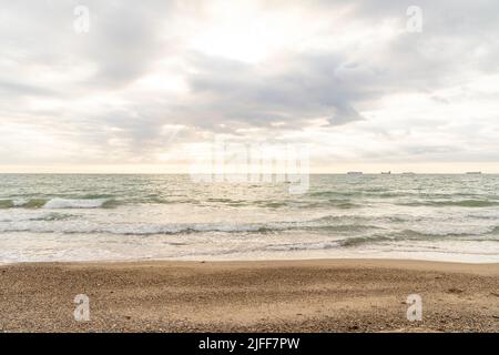 Valencia, Spagna. 1st luglio 2022. Vista sulla spiaggia di Arbre del Gos le spiagge di Valencia sono una delle principali attrazioni turistiche della città. (Credit Image: © Xisco Navarro/SOPA Images via ZUMA Press Wire) Foto Stock