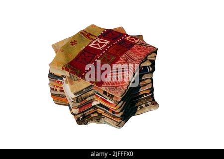 Cuscini orientali colorati pelo con motivi decorativi Foto Stock