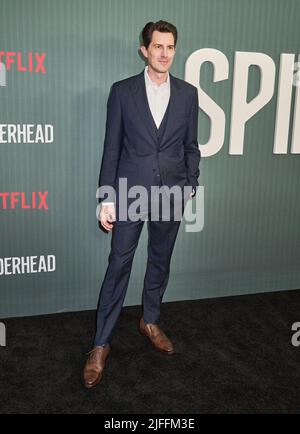 NEW YORK, NY, USA - 15 GIUGNO 2022: Joseph Kosinski partecipa al Teatro di Parigi al Premiere di New York del 'Spiderhead' di Netflix. Foto Stock