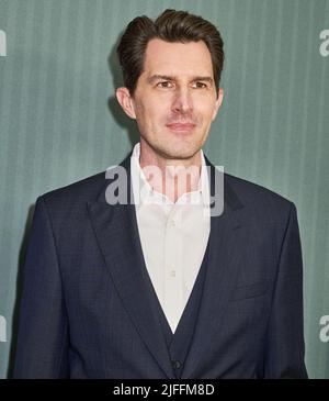 NEW YORK, NY, USA - 15 GIUGNO 2022: Joseph Kosinski partecipa al Teatro di Parigi al Premiere di New York del 'Spiderhead' di Netflix. Foto Stock