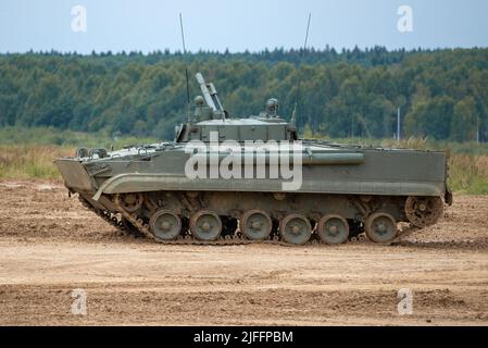 REGIONE DI MOSCA, RUSSIA - AGOSTO 2020: Primo piano BMP-3 (veicolo da combattimento di fanteria). Programma di dimostrazione del forum internazionale militare-tecnico Foto Stock