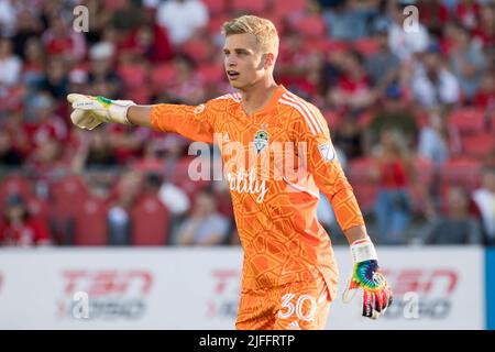 Toronto, Ontario, Canada. 2nd luglio 2022. Stefan Cleveland (30) in azione durante la partita MLS tra il Toronto FC e il Seattle Sounders FC al BMO Field di Toronto. Il gioco si è concluso nel 2-0 per il Seattle Sounders FC. (Credit Image: © Angel Marchini/ZUMA Press Wire) Credit: ZUMA Press, Inc./Alamy Live News Foto Stock
