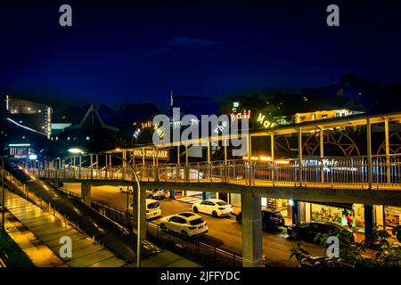 Il Rail Mall, situato lungo Upper Bukit Timah Road, è costituito da file di negozi pre-bellici che ora vengono convertiti in negozi al dettaglio. Foto Stock