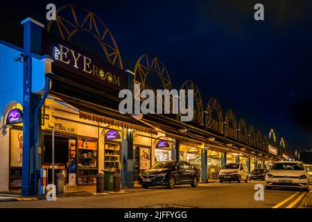 Il Rail Mall, situato lungo Upper Bukit Timah Road, è costituito da file di negozi pre-bellici che ora vengono convertiti in negozi al dettaglio. Foto Stock