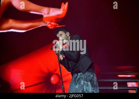 Tarragona, Spagna. 02nd luglio 2022. Il cantante colombiano Sebastian Yatra suona alla Tarraco Arena Tarragona presentando il suo ultimo lavoro Dharma Tour 2022. (Foto di Ramon Costa/SOPA Images/Sipa USA) Credit: Sipa USA/Alamy Live News Foto Stock