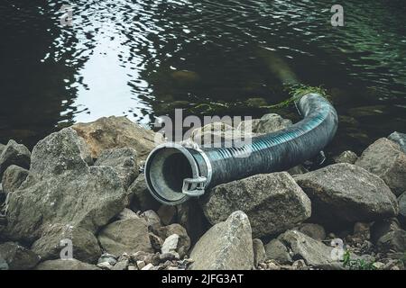 Dal Danubio a Ratisbona si sviluppa un gasdotto fino alla riva Foto Stock