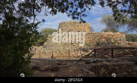 Sito nuragico di 'la prisgiona' nell'isola di Sardegna, Italia Foto Stock