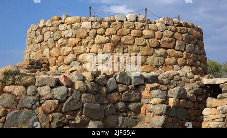 Sito nuragico di 'la prisgiona' nell'isola di Sardegna, Italia Foto Stock