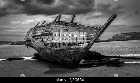 Bad Eddie Shipwreck a Bun Beg Beach Donegal Irlanda Foto Stock