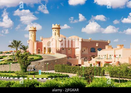 lti Akassia Beach Resort, Hotel sulla costa del Mar Rosso frequentato da molti turisti europei, tra la città di El Quseir e Marsa Alam. Egitto. Foto Stock