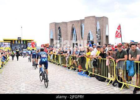 Vejle a Sonderborg, Danimarca. 3rd luglio 2022. Sonderborg, Danimarca. 3rd luglio 2022. Albert Torres Barcelo di Spagna e Movistar Team corre verso il palco prima della tappa 3 del Tour De France, Vejle a Sonderborg. Credit: Pete Goding/Alamy Live News Credit: Peter Goding/Alamy Live News Foto Stock