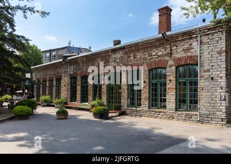Telliskivi è un ex complesso industriale e ora il centro creativo di Tallinn. Tallinn, Estonia Foto Stock