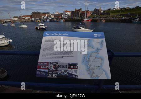 Vista generale dello storico porto di Dunbar nella Scozia orientale del Regno Unito Foto Stock