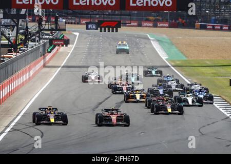 Silverstone, Regno Unito. 3rd luglio 2022. 2nd inizio gara 55 SAINZ Carlos (spa), Scuderia Ferrari F1-75, azione 01 VERSTAPPEN Max (nld), Red Bull Racing RB18, azione 11 PEREZ Sergio (mex), Red Bull Racing RB18, azione nel corso della Formula 1 Lenovo Gran Premio di Gran Bretagna 2022, 10th round del FIA Formula uno World Championship 2022, Sul circuito di Silverstone, dal 1 al 3 luglio 2022 a Silverstone, Regno Unito - Foto Xavi Bonilla / DPPI Credit: DPPI Media/Alamy Live News Foto Stock