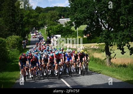 Vejle a Sonderborg, Danimarca. 3rd luglio 2022. Sonderborg, Danimarca, 3rd luglio 2022. Il pelotone compie progressi durante la fase 3 del Tour De France, Vejle a Sonderborg. Credit: JJ/POOL/Godingimages/Alamy Live News Credit: Peter Goding/Alamy Live News Foto Stock