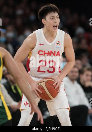 Melbourne, Australia. 03rd luglio 2022. Mingxuan Hu della squadra di pallacanestro della Cina in azione durante la partita della FIBA World Cup 2023 dei Qualifiers Group B Window 3 tra la Cina e l'Australia tenutasi alla John Cain Arena. Punteggio finale Australia 71:48 Cina. Credit: SOPA Images Limited/Alamy Live News Foto Stock