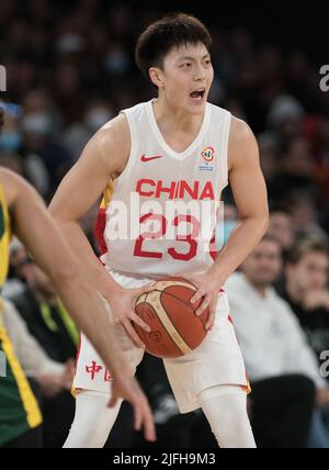 Melbourne, Australia. 03rd luglio 2022. Mingxuan Hu della squadra di pallacanestro della Cina in azione durante la partita della FIBA World Cup 2023 dei Qualifiers Group B Window 3 tra la Cina e l'Australia tenutasi alla John Cain Arena. Punteggio finale Australia 71:48 Cina. (Foto di Luis Veniegra/SOPA Images/Sipa USA) Credit: Sipa USA/Alamy Live News Foto Stock