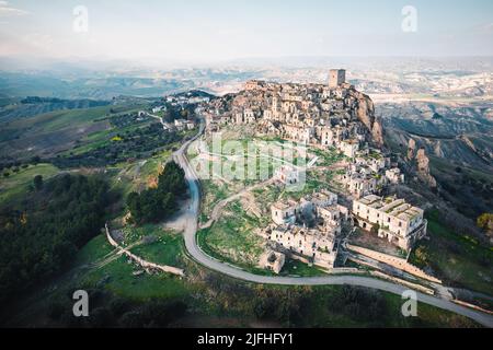 Vista aerea di Craco abbandonata Città fantasma Italia Foto Stock