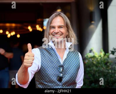 Meal, Germania. 02nd luglio 2022. Tim WILHELM, moderatore, cantante, dalla band Muenchener Freiheit Gala - Goldene Sonne Spezial 2022, in occasione di 40 anni di televisione privata il 2nd luglio 2022 ad Essen/ Germania Â Credit: dpa/Alamy Live News Foto Stock