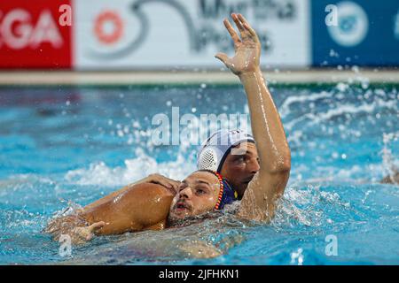 BUDAPEST, UNGHERIA - LUGLIO 3: Alejandro Bustos Sanchez di Spagna, Luca Marziali d'Italia durante i Campionati Mondiali FINA Budapest 2022 - incontro finale tra l'Italia e la Spagna al complesso di nuoto Alfred Hajos il 3 Luglio 2022 a Budapest, Ungheria (Foto di Albert ten Hove/Orange Pictures) Foto Stock