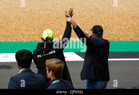 Silverstone, Regno Unito. 3rd luglio 2022. #44 Lewis Hamilton (GBR, Mercedes-AMG Petronas F1 Team), Nigel Mansell, Gran Premio di Gran Bretagna F1 al circuito di Silverstone il 3 luglio 2022 a Silverstone, Regno Unito. (Foto di ALTO DUE) credito: dpa/Alamy Live News Foto Stock
