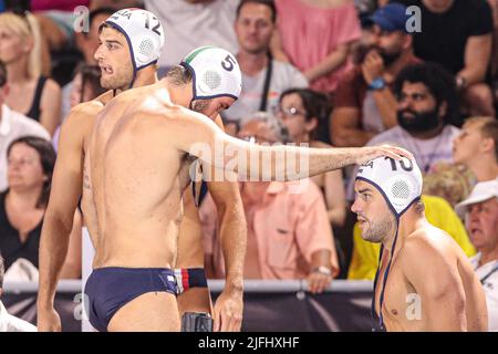 BUDAPEST, UNGHERIA - LUGLIO 3: Andrea Fondelli d'Italia, Vincenzo Dolce d'Italia, Lorenzo Bruni d'Italia durante i Campionati Mondiali FINA Budapest 2022 - incontro finale tra Italia e Spagna al complesso di nuoto Alfred Hajos il 3 luglio 2022 a Budapest, Ungheria (Foto di Albert ten Hove/Orange Pictures) Foto Stock