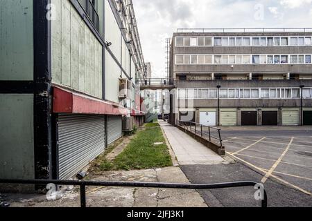 Appartamenti del Consiglio nella tenuta di alloggiamento di Aylesbury a Walworth, Londra del sud, Inghilterra, Regno Unito. Foto Stock