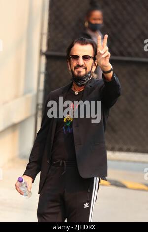 Ringo Starr e Simone Biles visto al Jimmy Kimmel Live! studios a Los Angeles, California featuring: Ringo Starr dove: Los Angeles, California, Stati Uniti d'America quando: 23 set 2021 Credit: Guillermo Proano/WENN Foto Stock