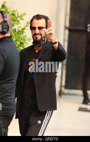 Ringo Starr e Simone Biles visto al Jimmy Kimmel Live! studios a Los Angeles, California featuring: Ringo Starr dove: Los Angeles, California, Stati Uniti d'America quando: 23 set 2021 Credit: Guillermo Proano/WENN Foto Stock