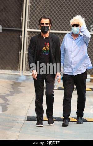 Ringo Starr e Simone Biles visto al Jimmy Kimmel Live! studios a Los Angeles, California featuring: Ringo Starr dove: Los Angeles, California, Stati Uniti d'America quando: 23 set 2021 Credit: Guillermo Proano/WENN Foto Stock