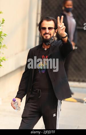 Ringo Starr e Simone Biles visto al Jimmy Kimmel Live! studios a Los Angeles, California featuring: Ringo Starr dove: Los Angeles, California, Stati Uniti d'America quando: 23 set 2021 Credit: Guillermo Proano/WENN Foto Stock