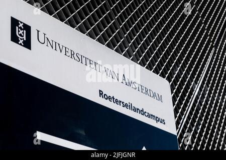 Amsterdam, Paesi Bassi - 23 giugno 2022: Cartello dell'Università di Amsterdam Foto Stock