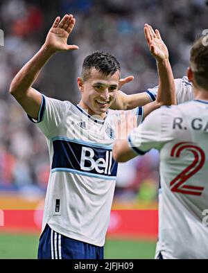 Vancouver, Canada. 3rd luglio 2022. Andres Cubas di Vancouver Whitecaps celebra il suo obiettivo durante la partita di calcio della Major League 2022 (MLS) tra Vancouver Whitecaps e Los Angeles FC allo stadio BC Place di Vancouver, Canada, 3 luglio 2022. Credit: Andrew Soong/Xinhua/Alamy Live News Foto Stock