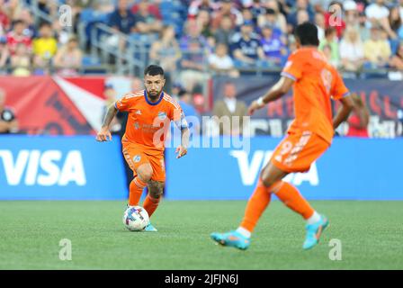 Stadio Gillette. 3rd luglio 2022. MA, USA; centrocampista del FC Cincinnati Luciano Acosta (10) in azione durante una partita MLS tra il FC Cincinnati e la Rivoluzione del New England al Gillette Stadium. Anthony Nesmith/CSM/Alamy Live News Foto Stock