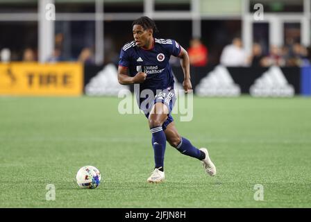 Stadio Gillette. 3rd luglio 2022. MA, USA; New England Revolution Forward DeJuan Jones (24) in azione durante una partita MLS tra FC Cincinnati e New England Revolution al Gillette Stadium. Anthony Nesmith/CSM/Alamy Live News Foto Stock