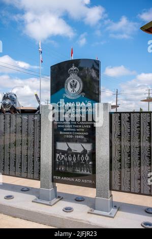 Nanton, Alberta - 2 luglio 2022: Memoriale per bombardare i piloti al Bomber Command Museum of Canada nella campagna Alberta. Foto Stock